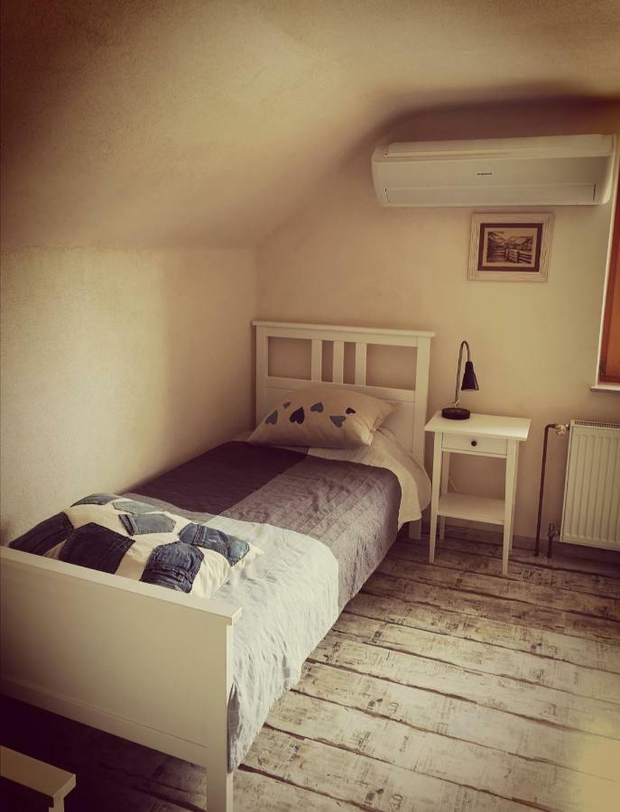 Apartma Obrh Шмариешке Топлице Екстериор снимка